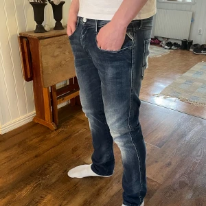 Replay Anbass Hyperflex  - Replay Anbass i bra skick (8/10). Inga synliga flaws samt otrolig passform! Funkar för de som är runt 175-185cm utan tvekan😌 hör gärna av er för mer bilder eller frågor generellt! Mvh Markus