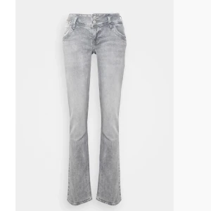 Ltb jeans - Säljer nu mina ltb jeans i storleken 25x30 ordinarie pris 949 mitt pris 420 Skick:9/10 Kan sänka pris vid snabb affär. Kom privat för mer bilder eller frågor💕