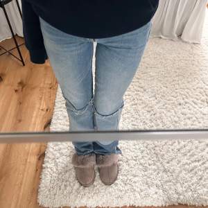 Midwaist jeans från zara som är suuuuper balla , in princip aldrig använda 💙
