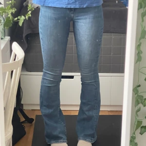 Bootcutjeans  - Säljer mina bootcut jeans. Jättesnygga och väldigt bekväma. Högmidjade, storlek S. 