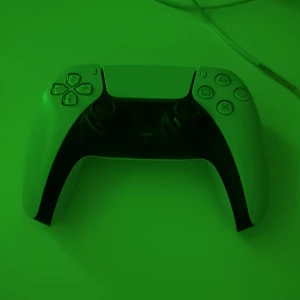 Ps5 kontrol  - Helt ny har använt den bara 5 gånger inga fel på den