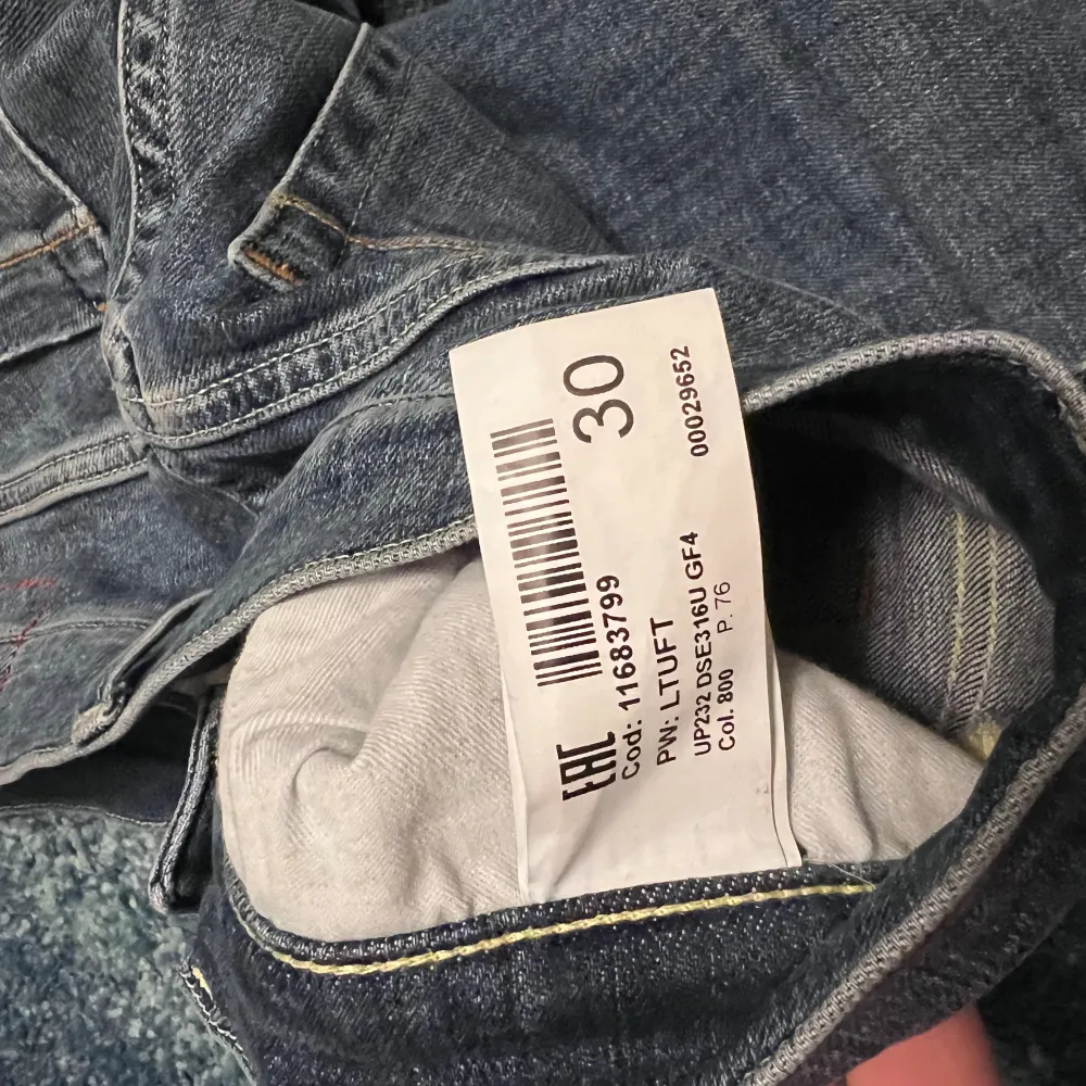 Dondup i modellen george i ny skick använda kanske 2-3 gånger . Jeans & Byxor.