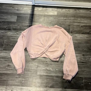 Rosa långärmad tröja - Kort bomullströja. Användts ett fåtal gånger. Bra skick