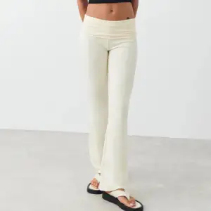 ”Soft touch folded trouser” från Gina Tricot i storlek XS. Fint skick!