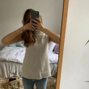 Zara topp - Tröja från zara med krage, skit snygg men kommer inte till användning 💓 Storlek S men passar även M 