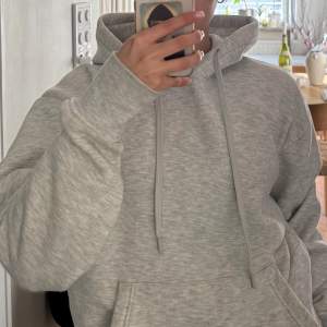 Grå hoodie från zara i storlek s 💕