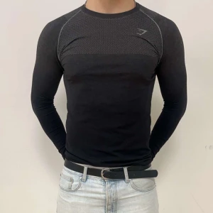 GymShark träningströja  - Vi säljer även denna GymShark träningströja då den inte längre används, Storlek L, bara att kontakta vid funderingar 😃🤝