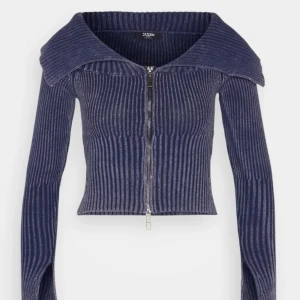 Jaded London tribeca ribbed off shoulder knit  - Tribeca ribbed off shoulder knit i nyskick.  Prislappen sitter på. 