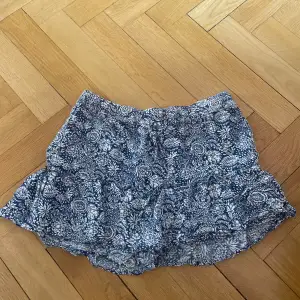 Blå somrig kjol från Zara i väldigt bra skick!💓💓