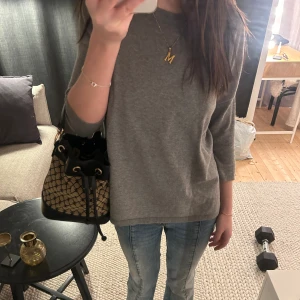 Tröja - Stickad tröja, köpt i Frankrike