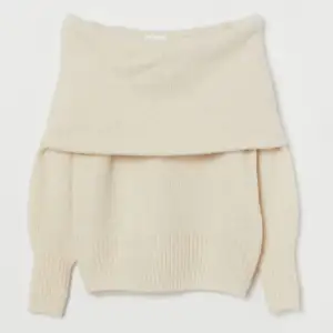 Superfin beige stickad off sholder tröja från hm❤️aldrig använd och i storlek M. Säljer då den inte kommit till användning❣️