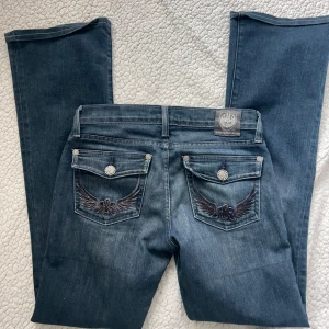 Lågmidjade jeans  - Jeans från Rock&republic i fint skick. Så sköna och coola. Innerbenslängd:80cm midjemått:36 (x2) + stretch. Vill du köpa trycker du på köp nu, jag postar inom 24h