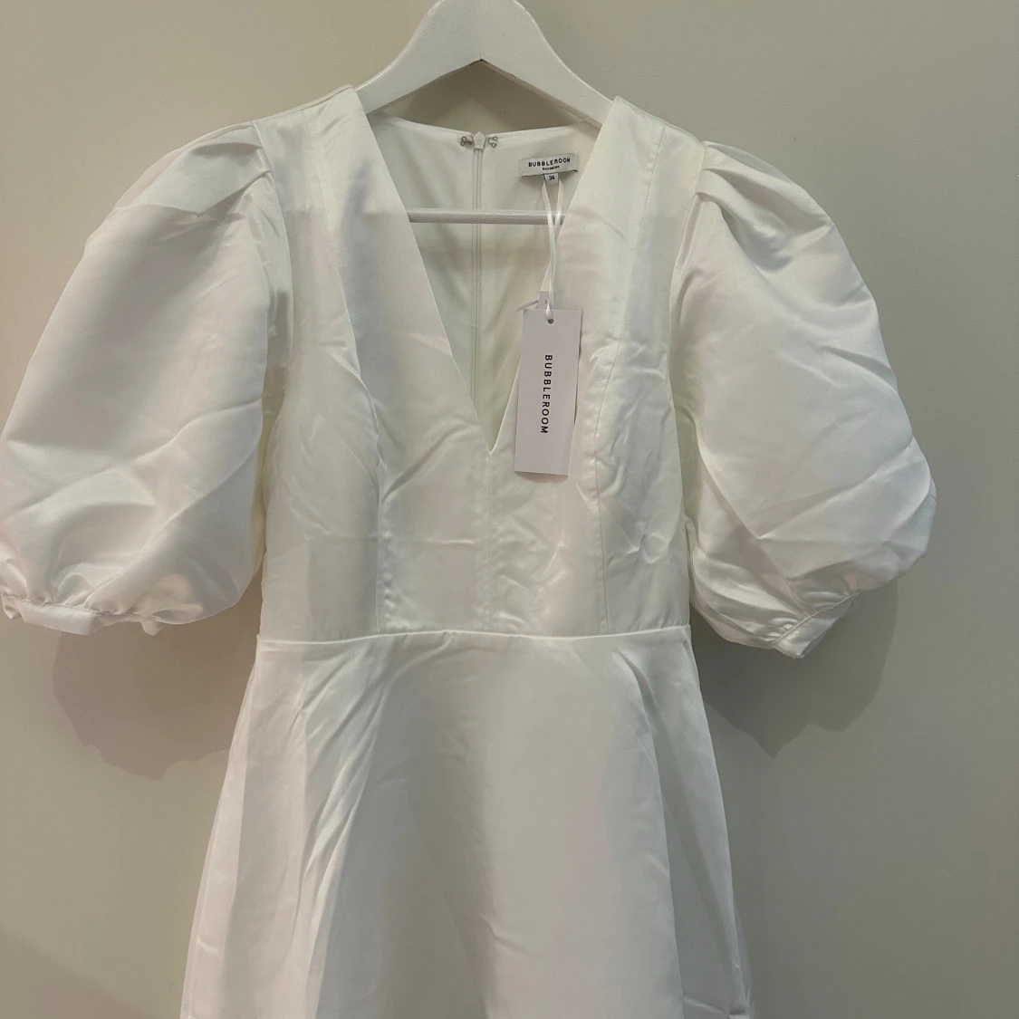 Vit puffig studentklänning - 91