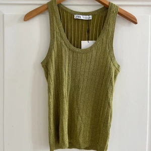 Glittrig zara topp - Glittrig zara topp i storlek S, helt ny med prislappen kvar!🤍