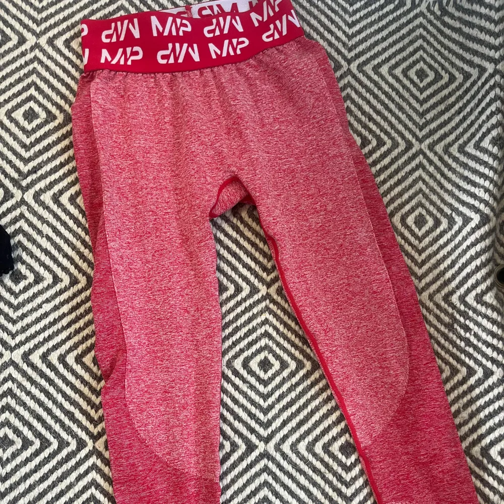 Rosa tight och träningstopp från myprotein. Settet är i nyskick och är använt en gång. 🎀🩷. Sportswear.