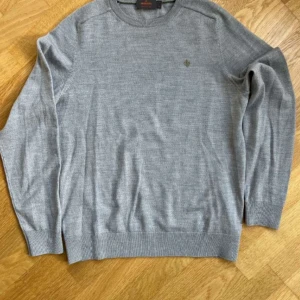 Morris tröja  - Hej! Säljer en riktig snygg Morris tröja som är i super fint skick, och har blivit använd 3 gånger Max!  Det är strl M   Vid funderingar så är det bara att skriva! 