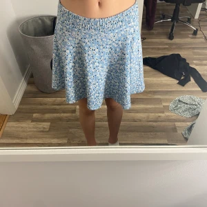 kjol - säljer två kjolar, en grön och en blå från lager 157 i strl xs/s || köp båda för 100kr|| inga defekter ||