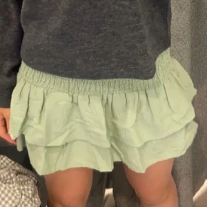 Mango volangkjol - Jättefin volangkjol från mango, storlek s, köpte förra sommaren men knappt använd❤️