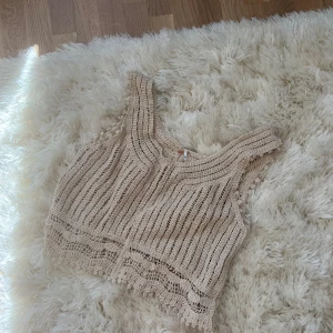 Stickad topp - Superfin stickad topp, knappt använd. 