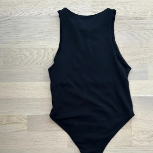 Body från zara  - Body i svart från zara 