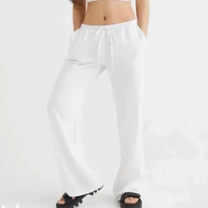 Linnebyxor  - Säljer dessa fina lågmidjade linnebyxor från hm 🤍