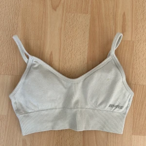 Sport-bh från Bo+tee - Fin och superbra sport-bh från Bo+tee🩶🌸 Fläck finns