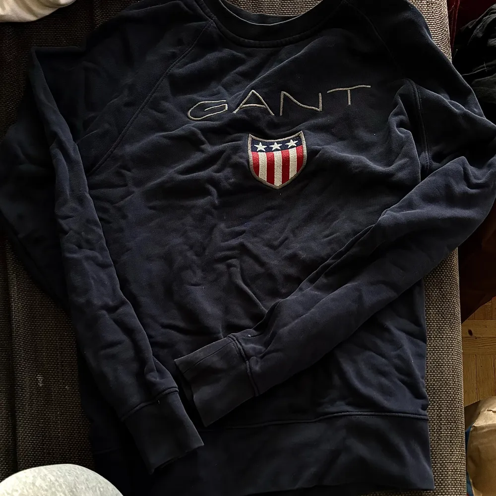 Gant sweatshirt marinblå storlek S knappt använd . Tröjor & Koftor.