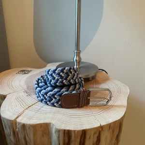  bälte  - Säljer ett skit snyggt onewear bält pga använder it den färgen längre. Den e aldrig använd minst 3 gånger,100cm lång pris kan diskuteras 