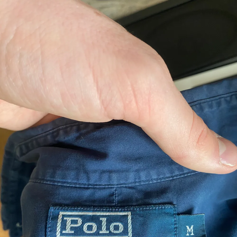 Chill Polo Ralph Lauren skjorta 🌟| Storlek M-L | Gott skick utan defekter | Nypris 1000–1500 kr | Mitt pris: 440 kr | Skriv vid minsta fråga eller fundering🌟. Skjortor.