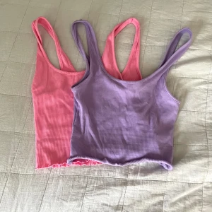 Toppar💗 - Supersatsar toppar från Bikbok!💜🩷 Aldrig använda, de är xs men passar upp till M! 75 för en 150 för båda!