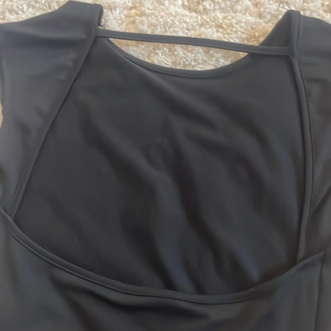  topp med öppen rygg - 91