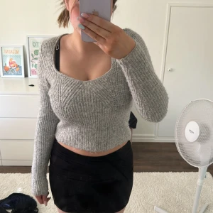 Stickad tröja  - En stickad tröja från Gina, använd 1 gång!