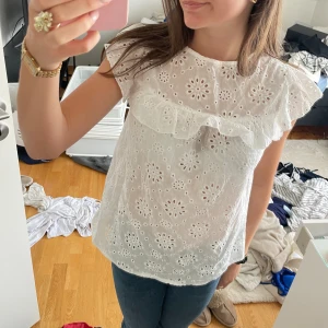 Söt blus  - Så söt blus! Vet tyvärr inte märket❤️ aldrig använd!!!!!