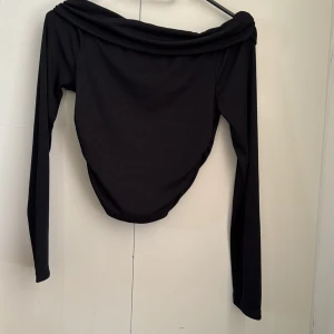 Off Shoulder topp för vår och höst - Off Shoulder topp