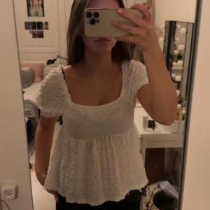 Vit sommar topp - Jätte fin topp från Gina (oanvänd) hade velat behålla men den är lite för liten!🍓🍓