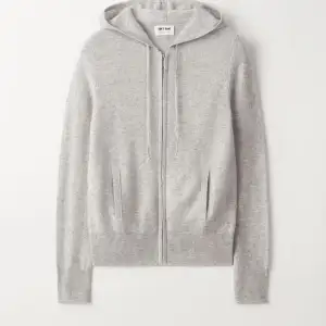 Säljer en superfin Soft Goat hoodie med zip i storlek M. Fint skick och sparsamt använd💌