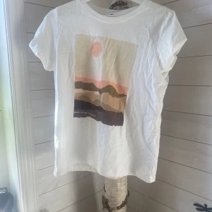 T-shirt med tryck  - Helt oanvänd t-shirt från Kappahl