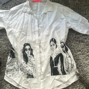 Nice shirt in very good condition S size perfect for summer :) 