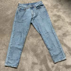 Säljer mina vilent jeans pga de är för små. Skicket är 9/10 inga skador men lite använda bara. Priset kan diskuteras 