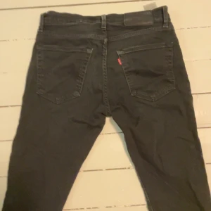 Levis 512 jeans - Hej säljer dessa fina Levis jeans i väldigt bra skick. Dessa jeans kommer inte tilll användning längre på grund av att jag helt enkelt växt ut dom//Wilhelm