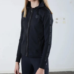 Maya delorez hoodie - Modellen heter Melanie sport hoodie. Hoodien är i ett väldigt bra skick, inga skador/hål. Har inte använt den så mycket. Inga pris förhandlingarna 