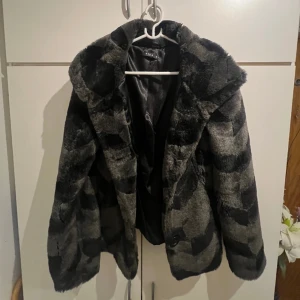 Pälsjacka - Pälsjacka från Vila i superfint skick ✨