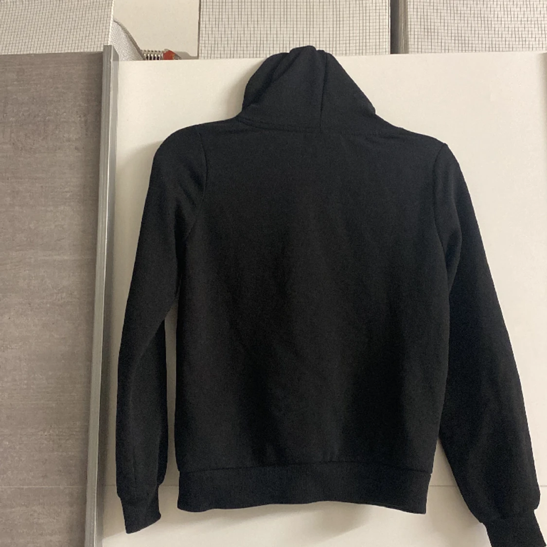Svart Basic hoddie - 91