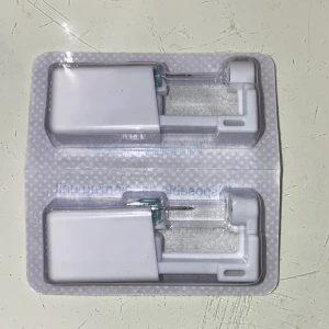 Håltagare - För öronen, örhängena är det som visas på andra bilden❤️Köpte för 99kr