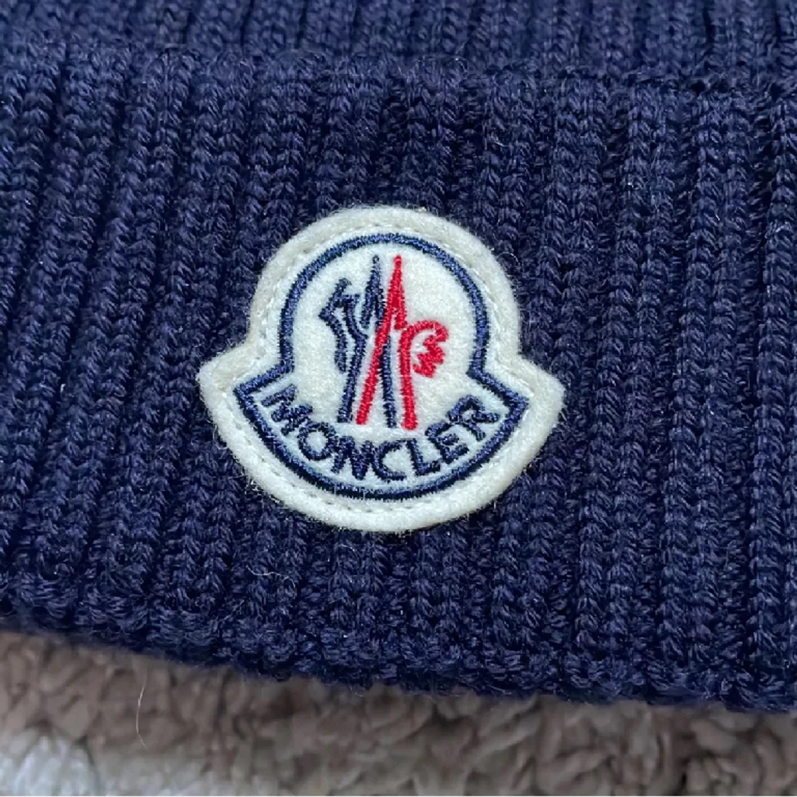 Moncler mössa - 90
