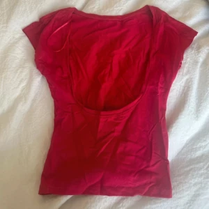 Tröja med öppen rygg - Super fin i skönt material ifrån Bikbok!