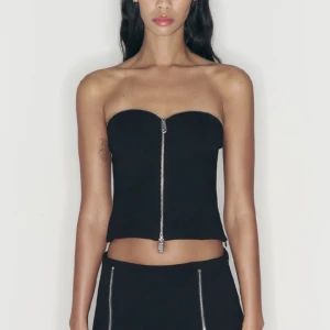 Topp - Den är aldrig använd men den vart lite för liten för mig. Bra skick inga problem med dragkedjan