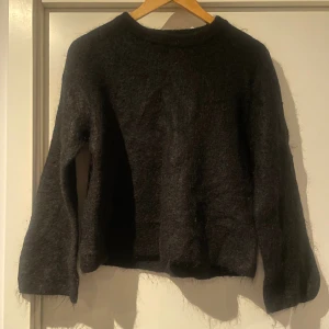Stickad tröja - ellos - ✨stickad tröja från Ellos ✨storlek 38/40 men ganska liten i storlek 