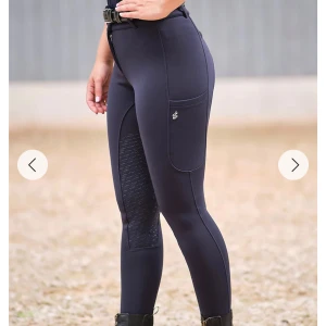 Nya Ocean Bombay ridbyxor  - Säljer Ocean Bombay ridbyxor i strl M. De är helskodda. Endast använda en gång så i nyskick. Nypris är 1299kr och tänkt pris är 700kr eller annat prisförslag. Skicka meddelande vid intresse och prisförslag. Kolla gärna in mina andra annonser också.