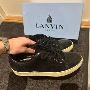 Lanvin - Tja! Säljer ett par använda lanvin men toppskick efter rensning👍🏼 strl uk 10🔥 nypris runt 5000kr vårt pris 2600kr😨 marinblå✅